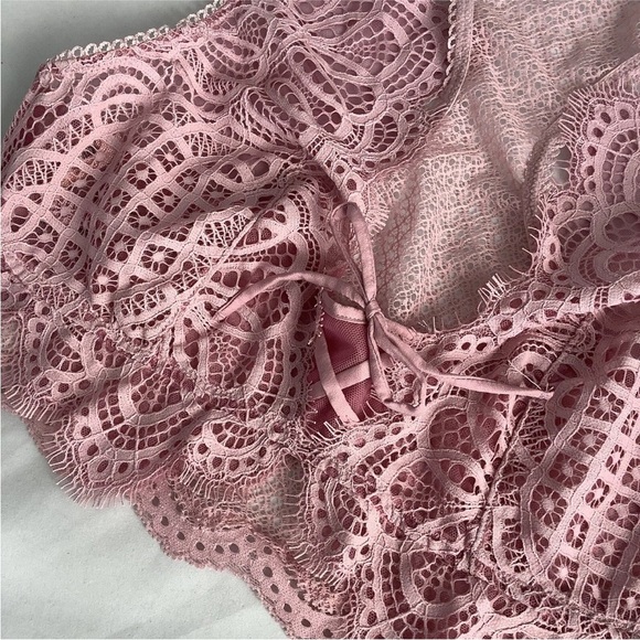 VICTORIA’S SECRET Lavender Lace Racer Back Bralette Adjustable Strap SZ XS EUC - Picture 11 of 12